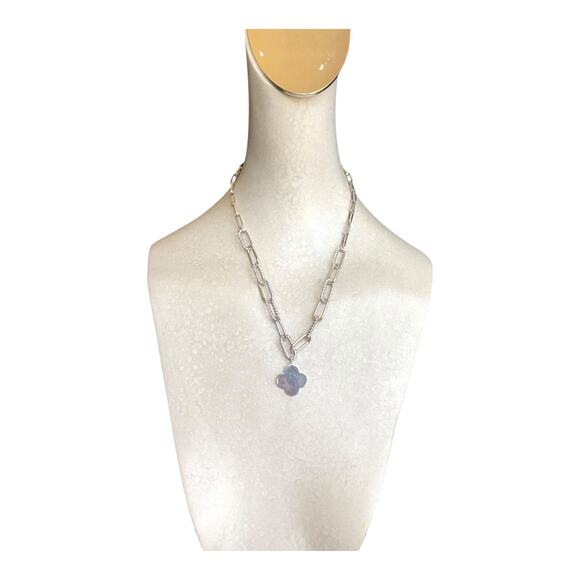 Silver-Tone Paperclip Chain Necklace Quatrefoil Clover Pendant Lobster Clasp - Picture 1 of 10